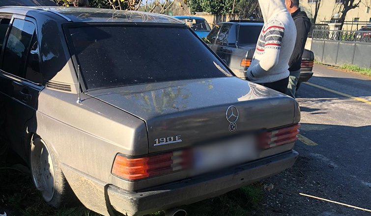 Köpeğe çarpmamak için kaza yaptı