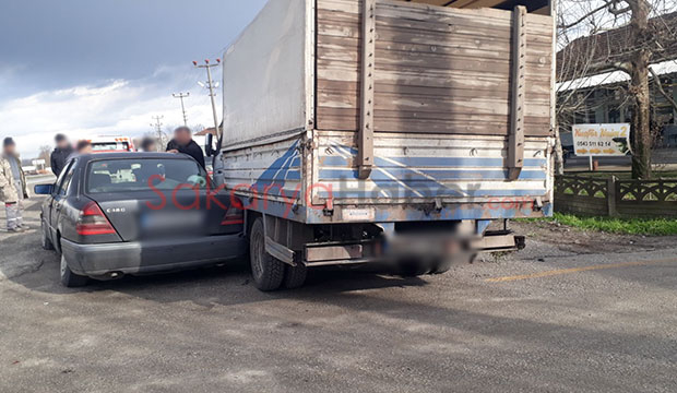 kopege-carpmamak-isterken-karsi-yone-gecip-kamyonete-carptizmpju3jxd0