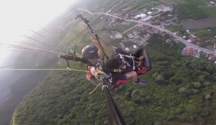 Köpeğiyle Serdivan'da uçtu