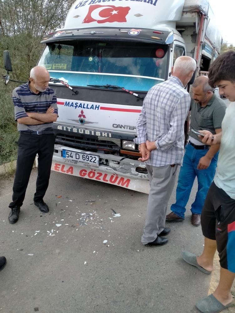 Köprüde kafa kafaya çarpıştılar: 1 yaralı