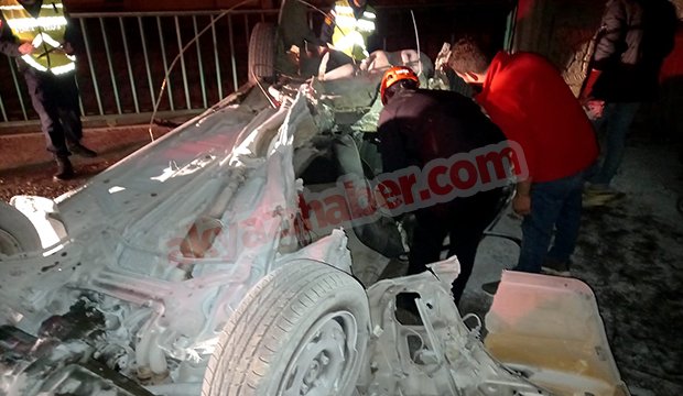 Köprüden aşağı düşen otomobilden sağ çıktı