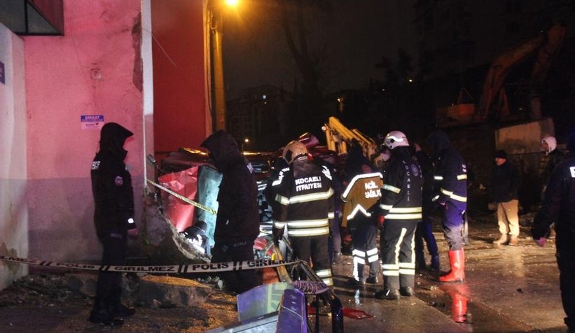 Korkunç kaza; Anne-baba öldü, kızları ağır yaralandı