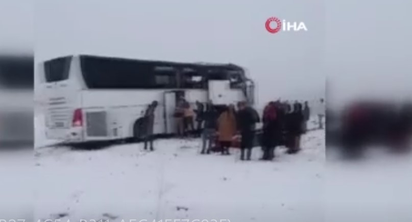 korkunc-kaza-kamerada-2-olu-8-yaralirhv0sfi3nm