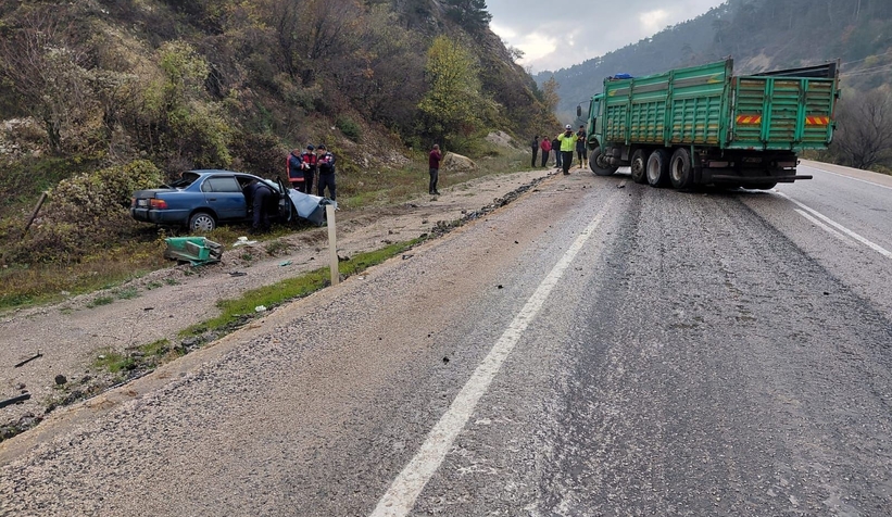 Korkunç kaza; Otomobil sürücüsü öldü