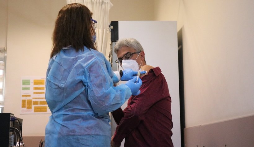 Korona aşısı Sakarya’da ilk gönüllüye yapıldı