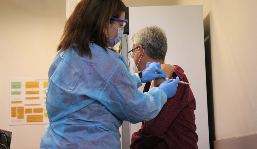 Korona aşısı Sakarya’da ilk gönüllüye yapıldı