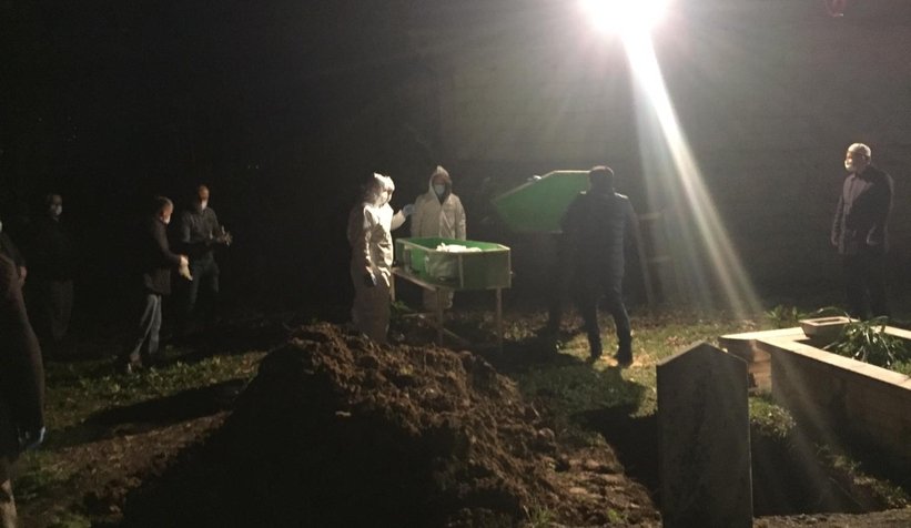 Koronadan ölen Akyazılı veteriner gece toprağa verildi