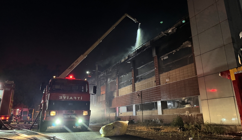Kozmetik fabrikası yangınından fotoğraflar