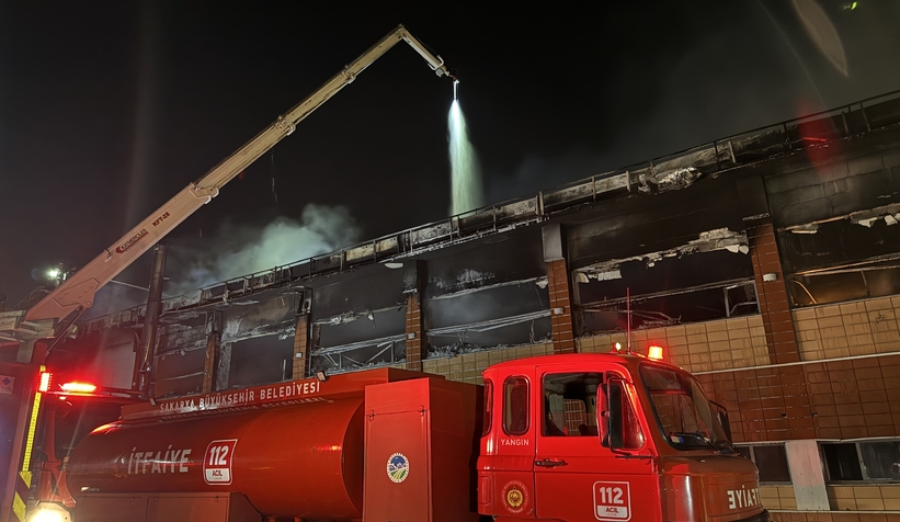 Kozmetik fabrikası yangınından fotoğraflar