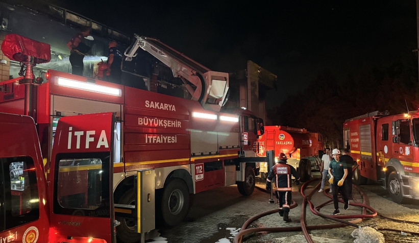 Kozmetik fabrikası yangınından fotoğraflar