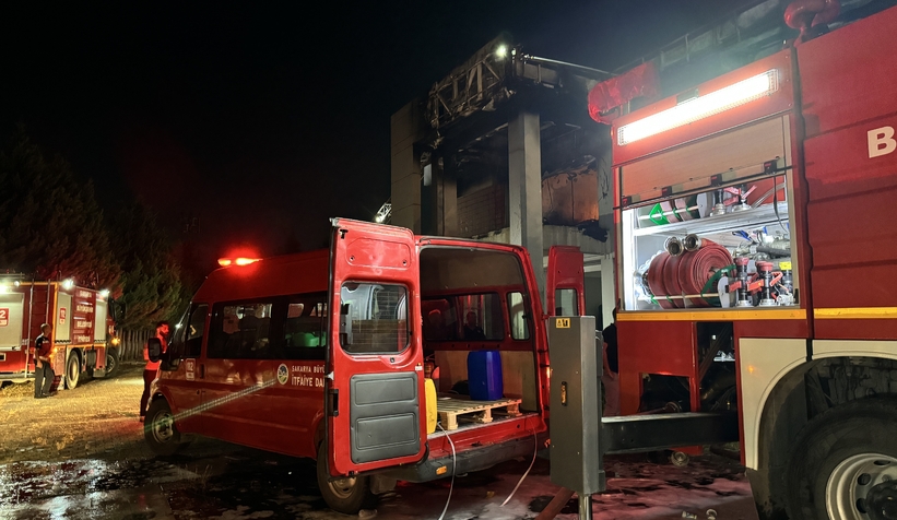 Kozmetik fabrikası yangınından fotoğraflar