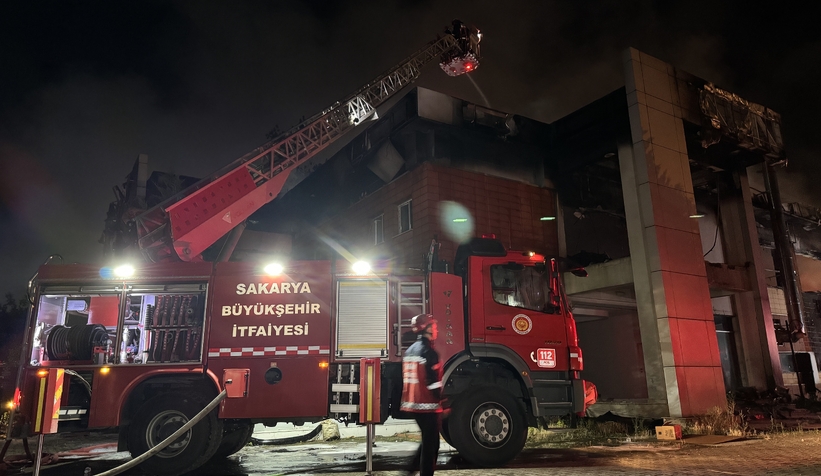 Kozmetik fabrikası yangınından fotoğraflar