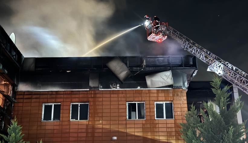 Kozmetik fabrikası yangınından fotoğraflar