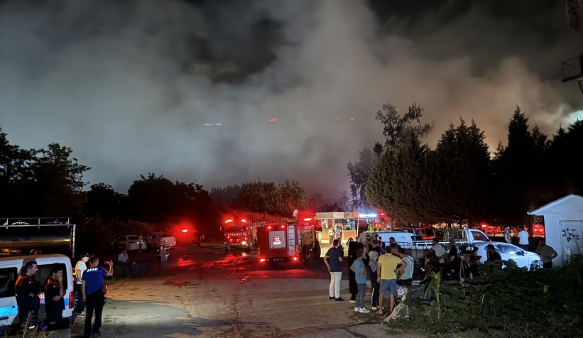 Kozmetik fabrikası yangınından fotoğraflar