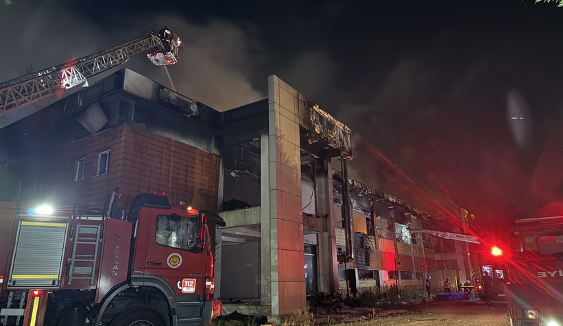 Kozmetik fabrikası yangınından fotoğraflar