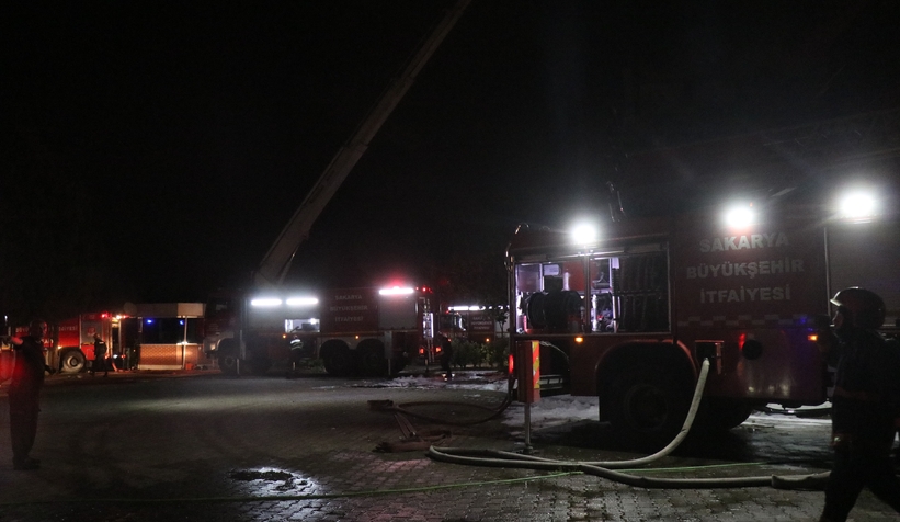 Kozmetik fabrikası yangınından fotoğraflar