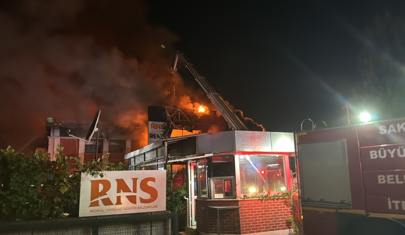 Kozmetik fabrikası yangınından fotoğraflar