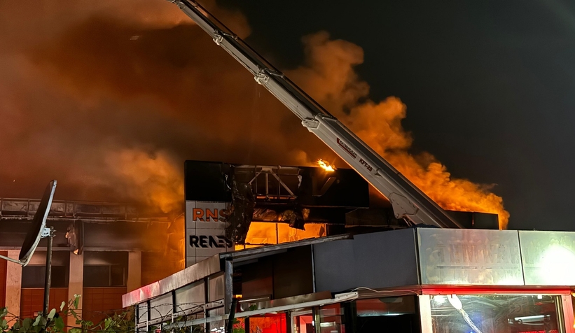 kozmetik-fabrikasinda-yanginas8vbu9kz3