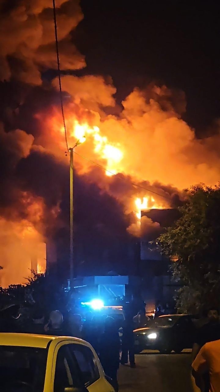 kozmetik-fabrikasinda-yanginas8vbu9kz3