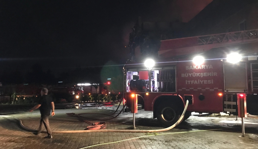 kozmetik-fabrikasinda-yanginas8vbu9kz3