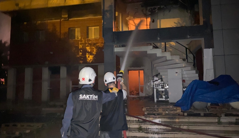 kozmetik-fabrikasinda-yanginas8vbu9kz3