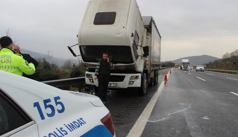 Kozmetik hammaddesi yüklü kamyon alev aldı