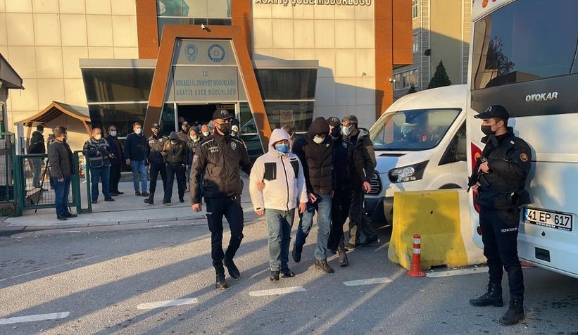 kucaklarindaki-bebeklerle-adliyeye-sevk-edildilern01gtlzkqz
