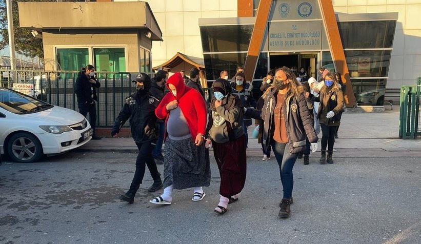 kucaklarindaki-bebeklerle-adliyeye-sevk-edildilern01gtlzkqz