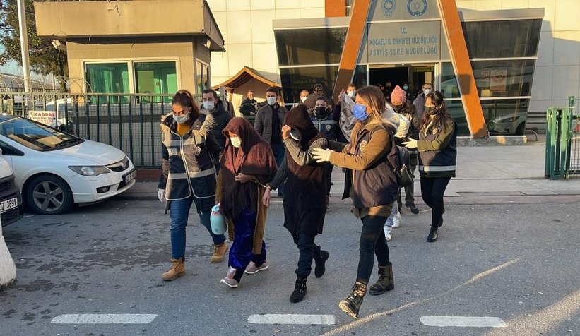 kucaklarindaki-bebeklerle-adliyeye-sevk-edildilern01gtlzkqz