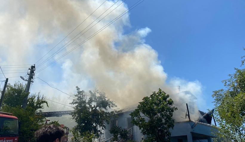 Küçücek'te ev yandı