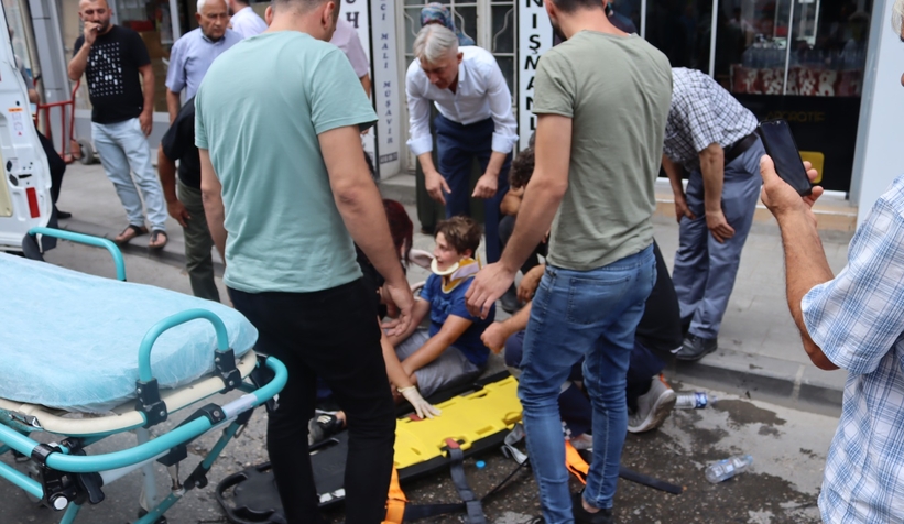 Küçük çocuğa otomobil çarptı