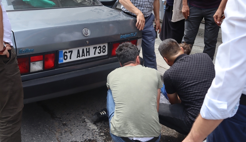 Küçük çocuğa otomobil çarptı