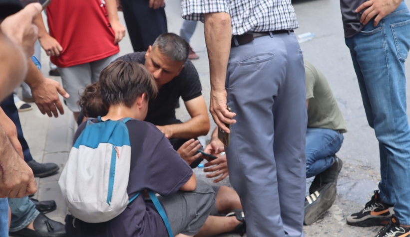 Küçük çocuğa otomobil çarptı