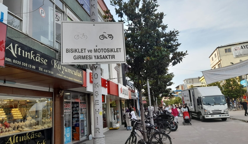 Kural tanımayan motosikletliler yayaları tehdit ediyor
