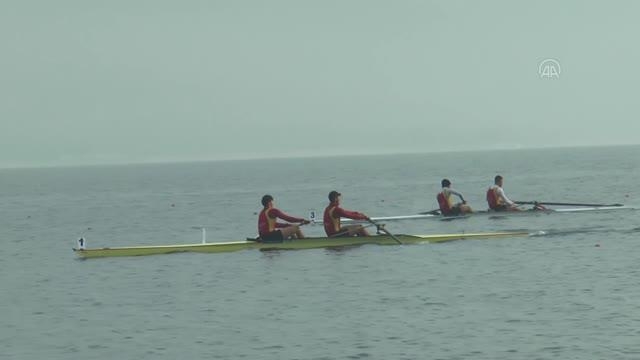 Kürekte Büyükler Kupası Sapanca Gölü'nde başladı