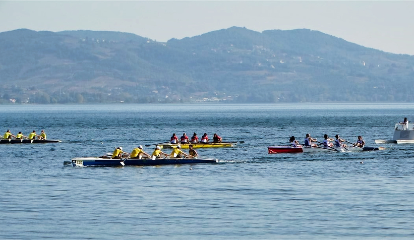 Kürekte Büyükler Kupası Sapanca Gölü'nde başladı