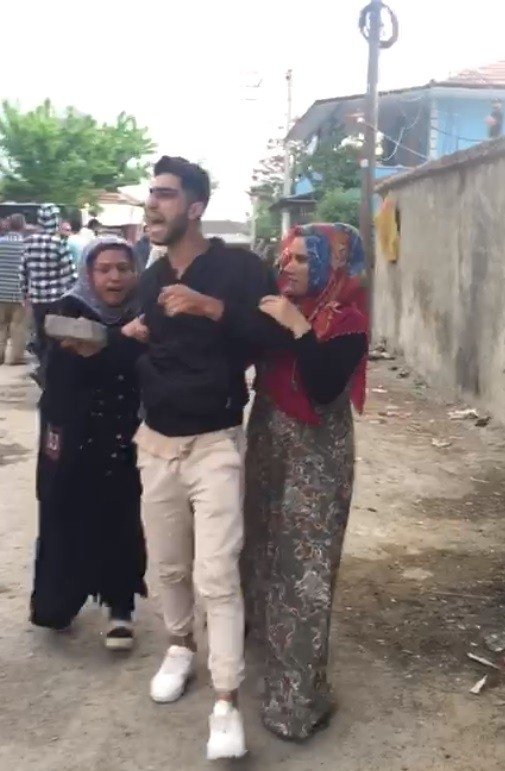 Kurşunların hedefi olmamak için sağa-sola kaçıştılar