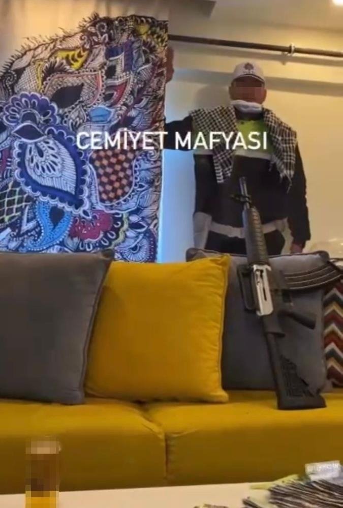 Kurtlar Vadisi müziği eşliğinde havaya ateş açtı