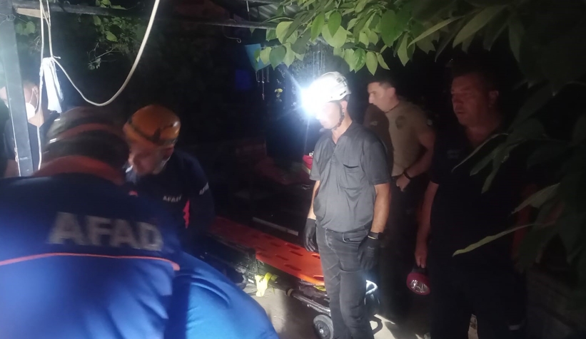 Kuyuya düşen arkadaşını kurtarmak isterken öldü