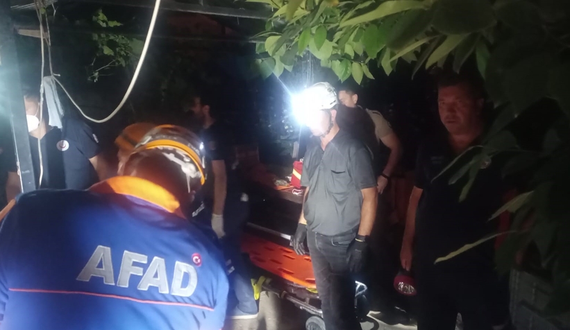 Kuyuya düşen arkadaşını kurtarmak isterken öldü