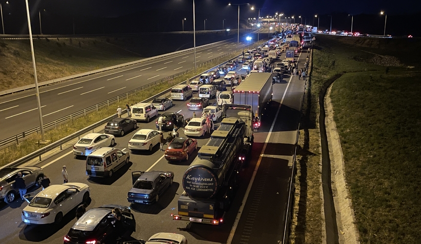 kuzey-marmara-da-kaza-sonrasi-trafik-yogunluguz1b0m1b3cn