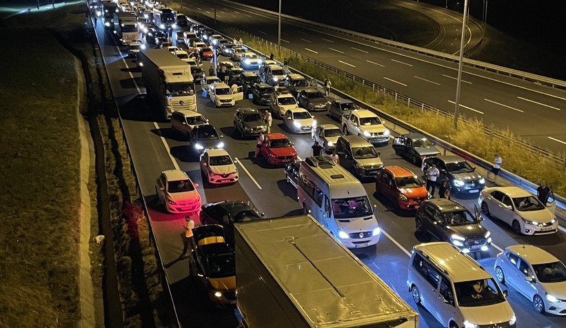 kuzey-marmara-da-kaza-sonrasi-trafik-yogunluguz1b0m1b3cn