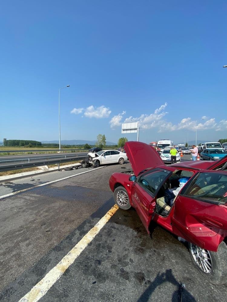 kuzey-marmara-otoyolunda-feci-kaza1-agir-4-yaralinljwr3vltc