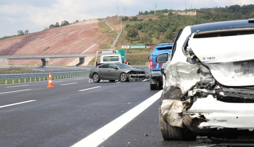 Kuzey Marmara Otoyolunda zincirleme kaza: 2 yaralı