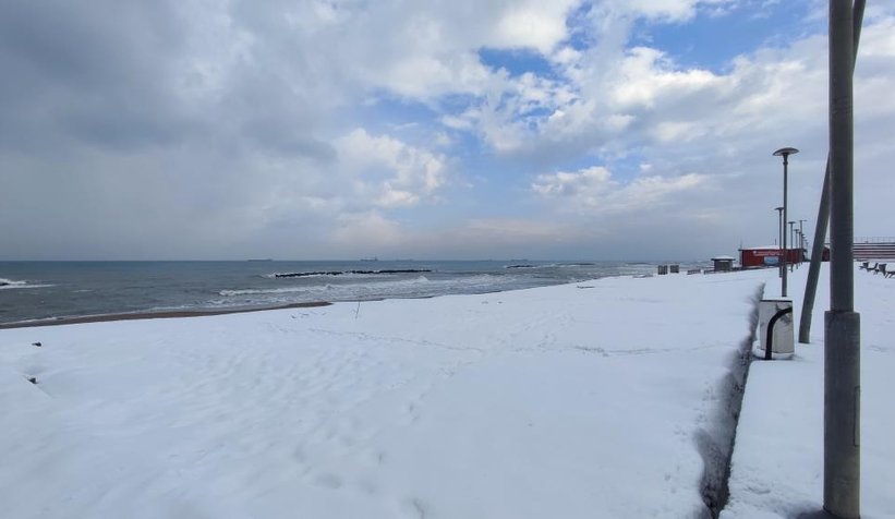 Kuzey sahili beyaza büründü