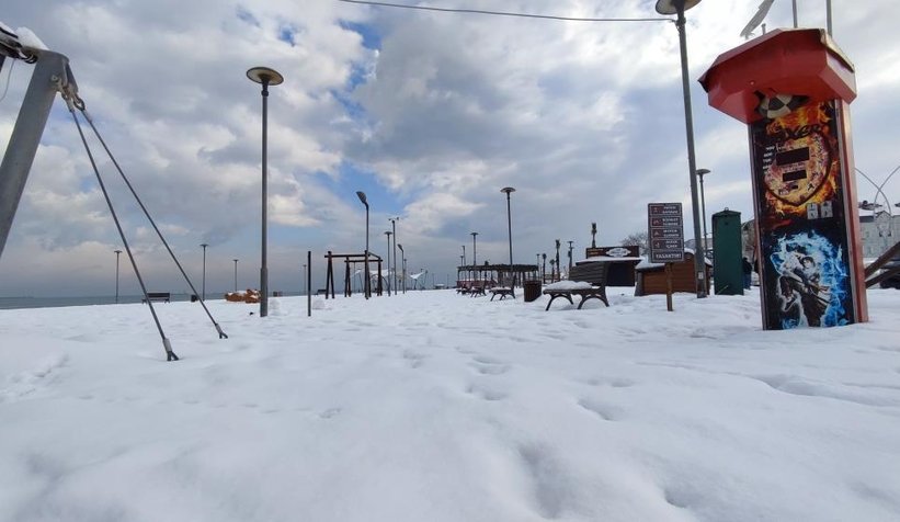 Kuzey sahili beyaza büründü