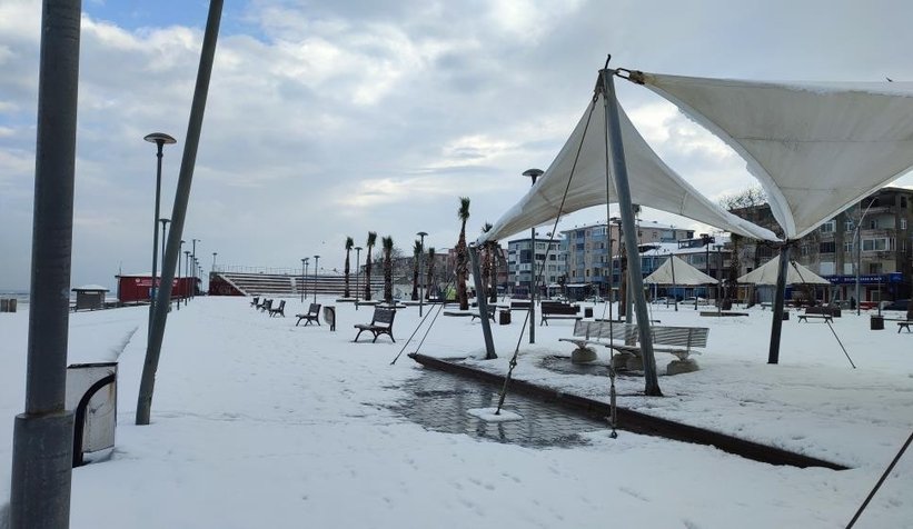 Kuzey sahili beyaza büründü