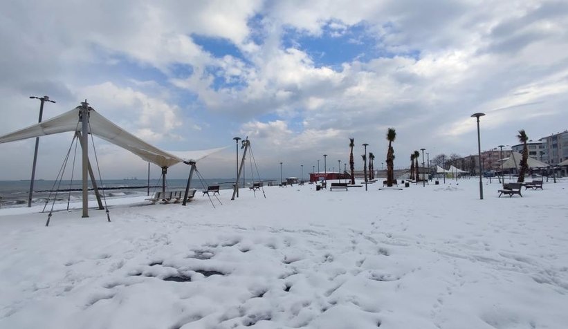 Kuzey sahili beyaza büründü