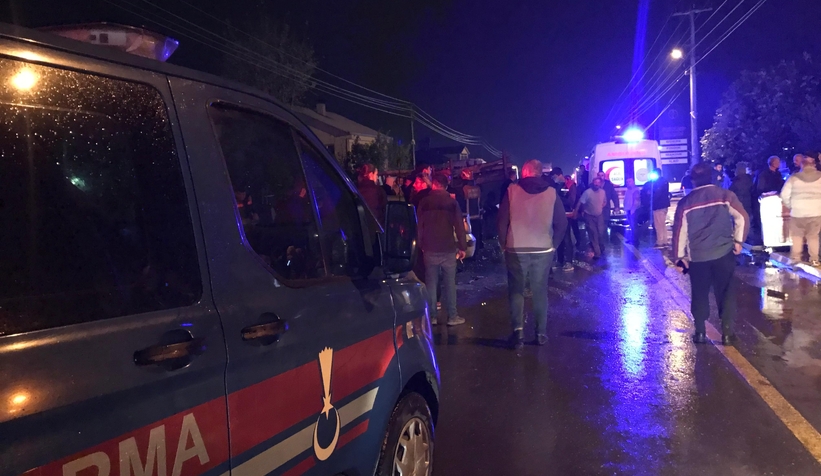 kuzuluk-yolunda-zincirleme-kaza-4-yaralirln4agphat