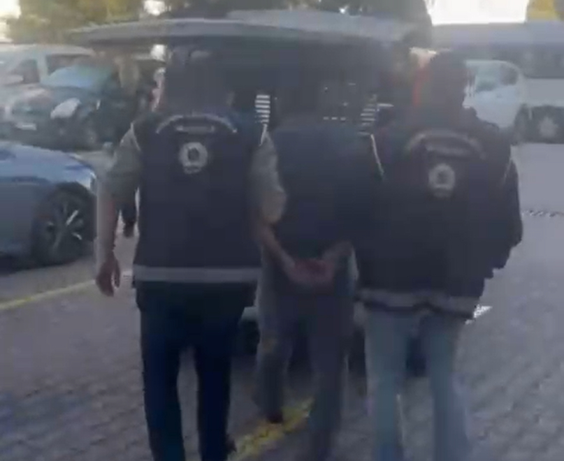 Lahanaların arasına gizlenen 4 Afgan kaçak yakalandı